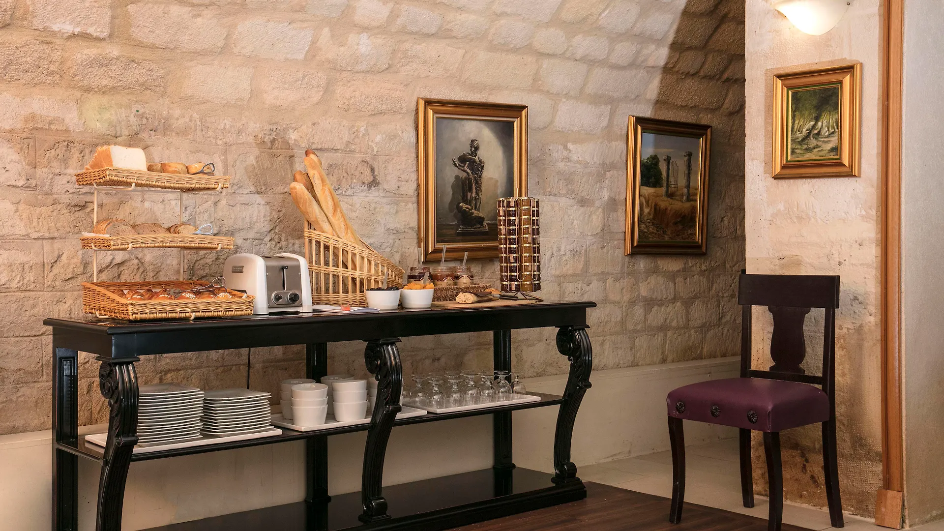 Serotel Lutece Париж