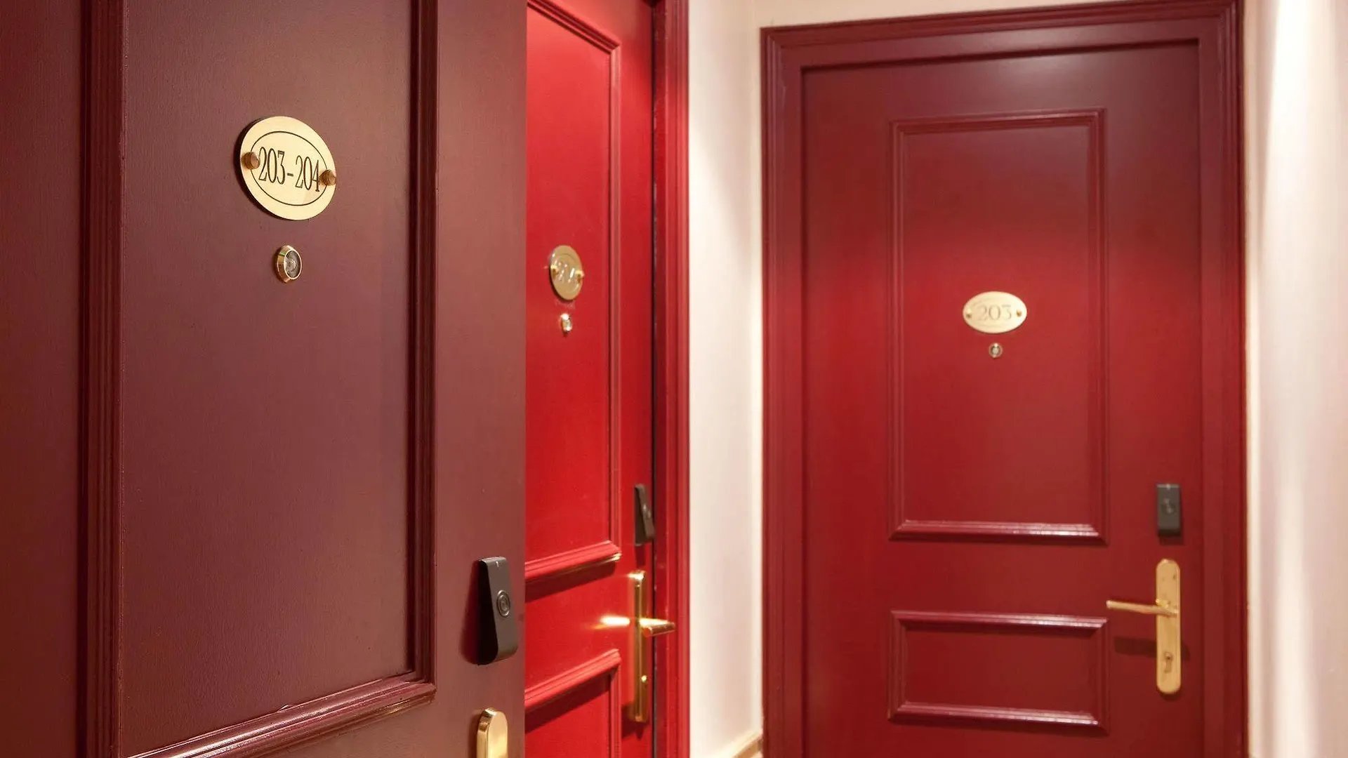 Serotel Lutece Париж